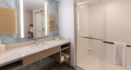 Hilton Garden Inn Ithaca Room Type - 1 KING BDRM TWO ROOM SUITE
