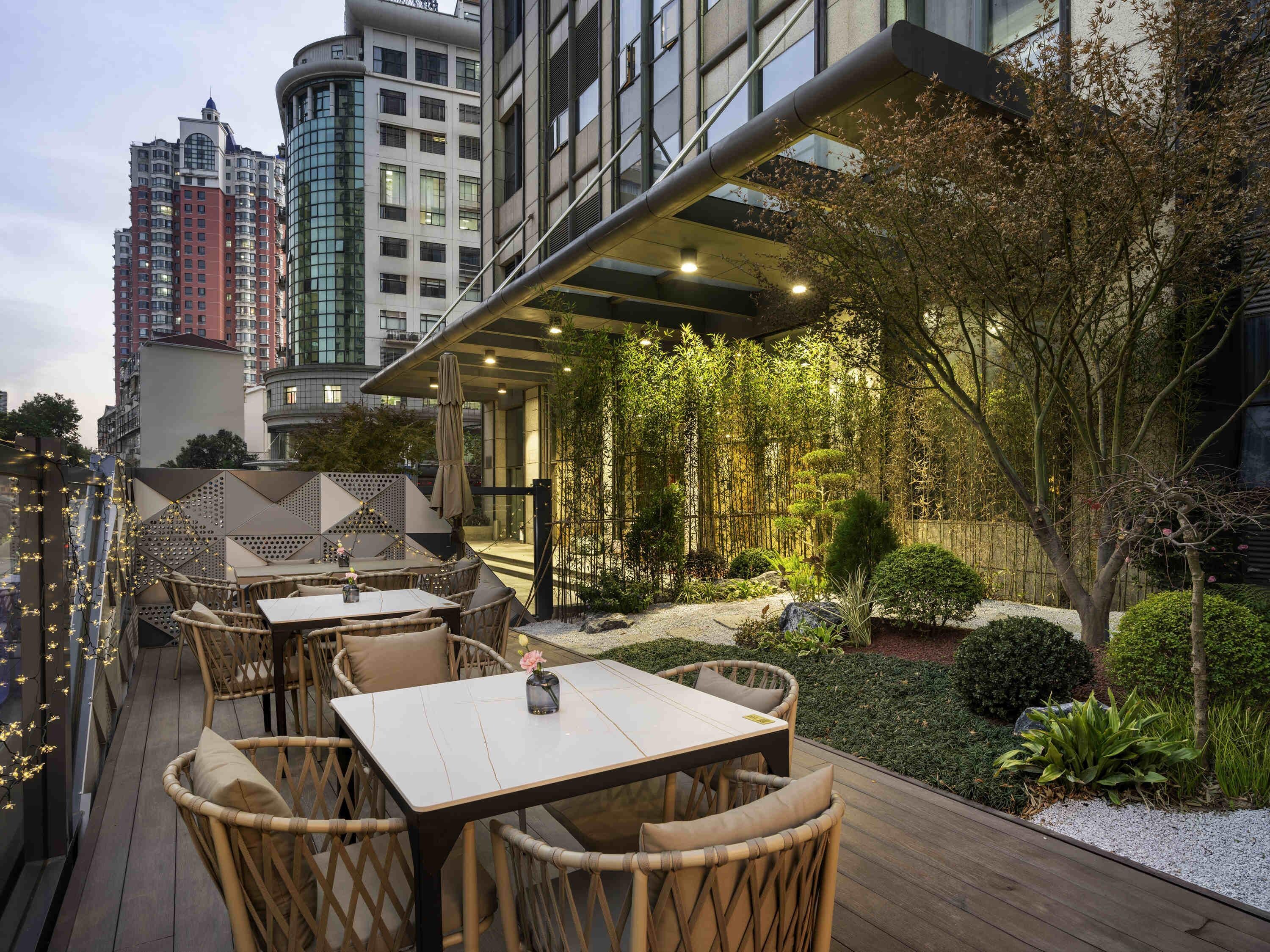 Novotel Shanghai JingAn  - Tap to explore photos