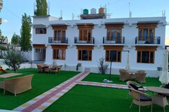 Two Flower Guest House