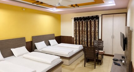 Hotel Suraj Palace Room Type - Double Deluxe Room