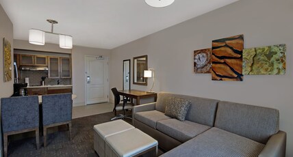 Staybridge Suites STERLING HEIGHTS - DETROIT Room Type - 1 Bedroom Suite Communication Mobility Accessible Tub Staybridge Suites STERLING HEIGHTS - DETROIT Room Type - 1 Bedroom Suite Communication Mobility Accessible Tub