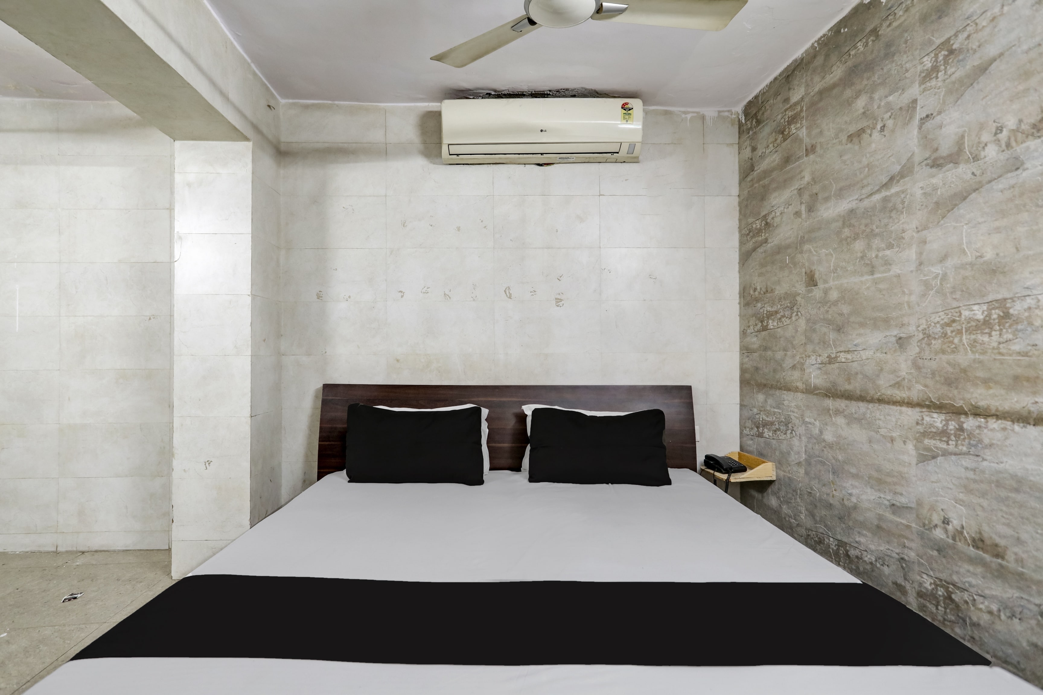 Hotel O BLUE BARREL HOTEL - Tap to explore photos