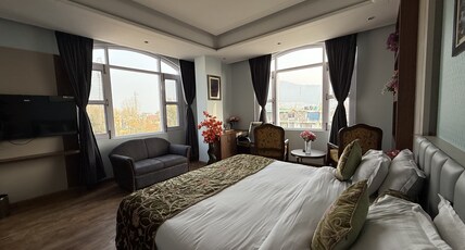 The Grand Mamta (Near Dal Lake) Room Type - Premium Double room