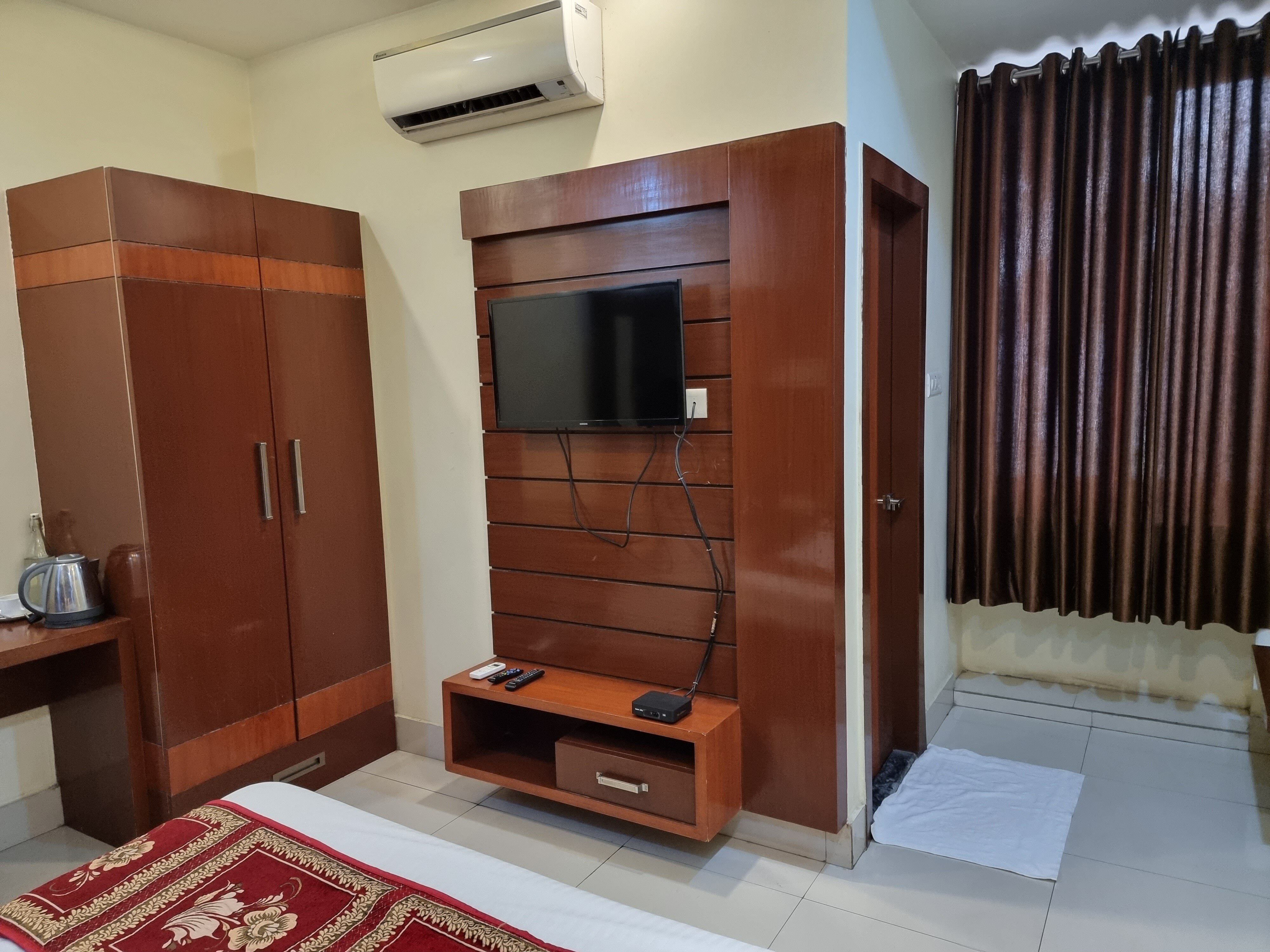 Hotel Vitthal International - Tap to explore photos