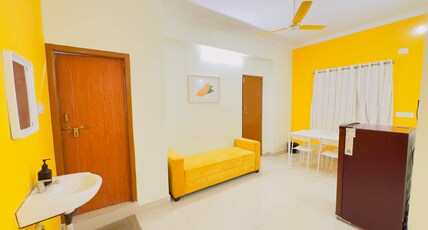 Yellow Delight 2BHK Themed flat near US Consulate Room Type - Yellow Delight 2BHK Themed flat near US Consulate