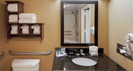 Hampton Inn Myrtle Beach Broadway at the Beach Room Type - 1KNG MOB HEAR ACC W TUB NS