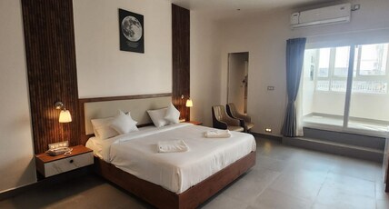 V Stay Room Type - City View Suite with King Bed and Balcony