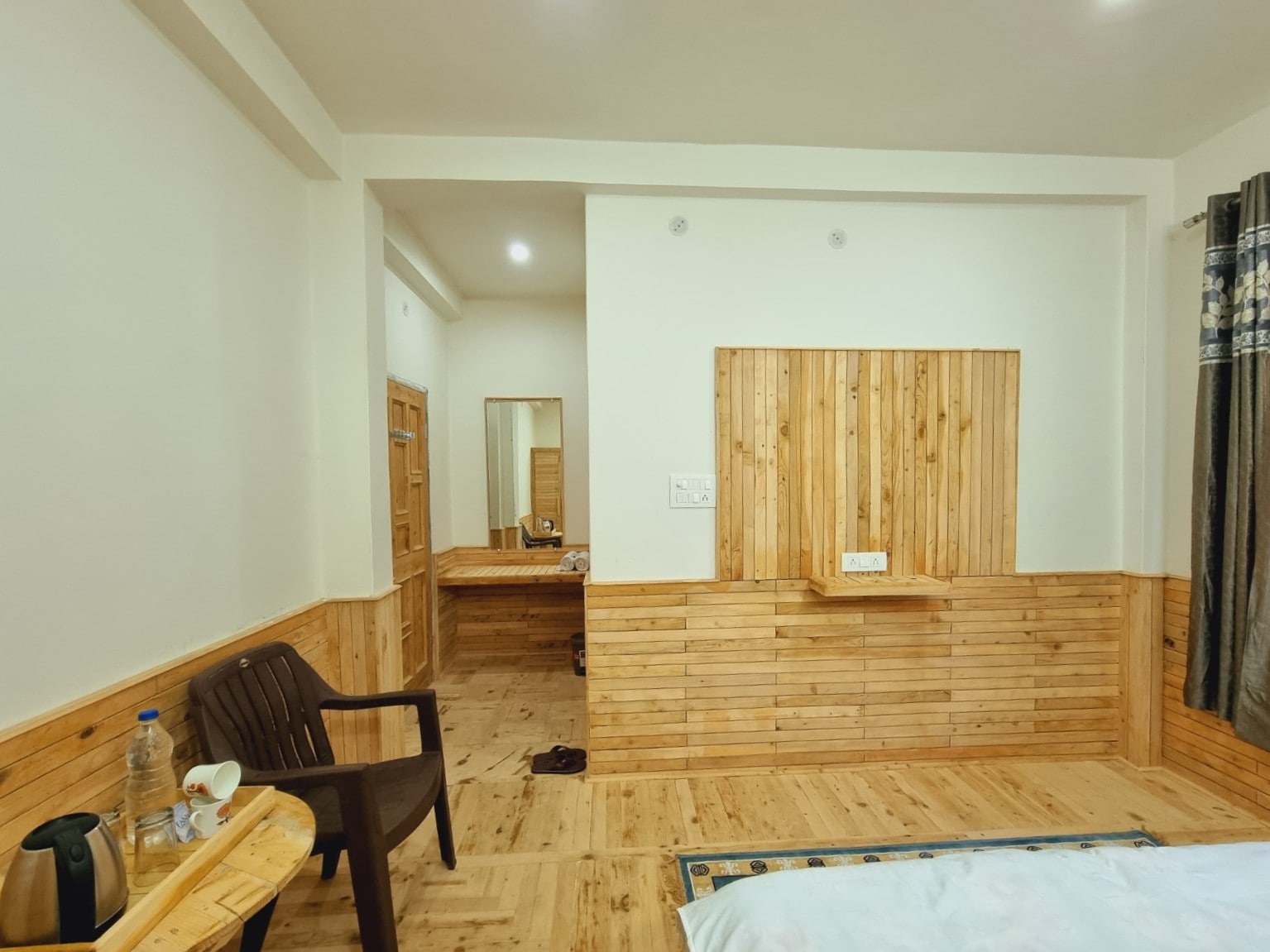 Dalhousie Hideaway 2BR-FF Homestay by Homeyhuts1 - Tap to explore photos