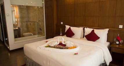 Himalayan Front Hotel Room Type - Deluxe Double with Mountain View & Bathtub Himalayan Front Hotel Room Type - Deluxe Double with Mountain View & Bathtub