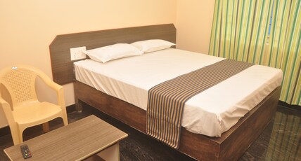 Hotel Aishwariyam Thirukadaiyur Room Type - Suite Room