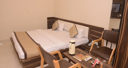 Hotel Bharat Room Type - Deluxe Room