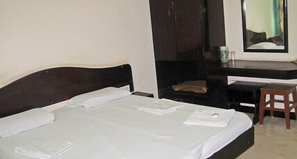 Hotel Sadhabishegam Room Type - Deluxe Triple