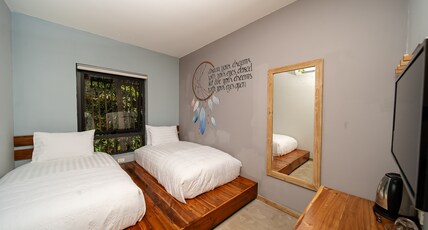 9station Hostel & Bar Phu Quoc Room Type - Deluxe Twin Room With Window