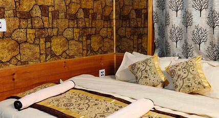Oran Stays Shoja Room Type - Deluxe Double Room