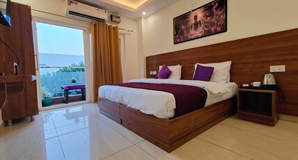 PerfectStayz Tapovan Room Type - Super Deluxe Room with Balcony  and Valley View (Room Heater Included)