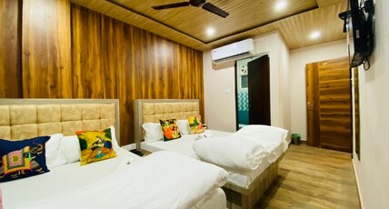 Hotel Rudraksh Villa Room Type - Delux room