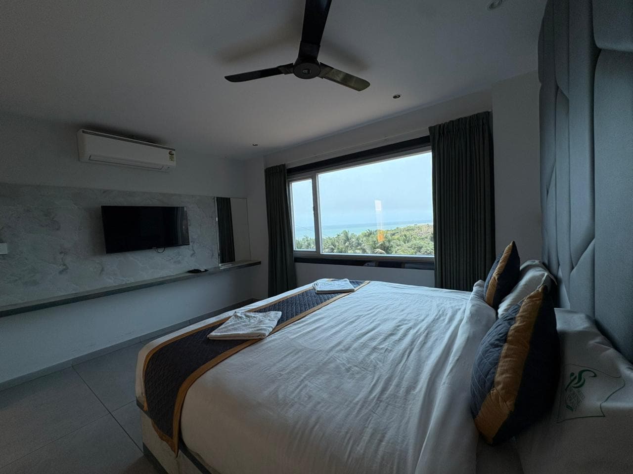 Hotel Serene Praia - Tap to explore photos