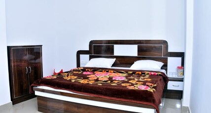 Mahira Guest House Room Type - Deluxe AC Room