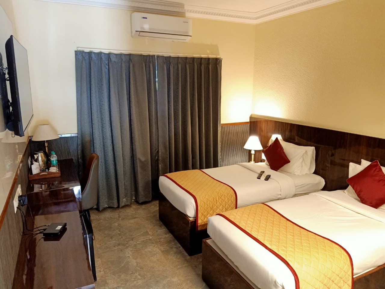 HOTEL BADAMI COURT - Tap to explore photos