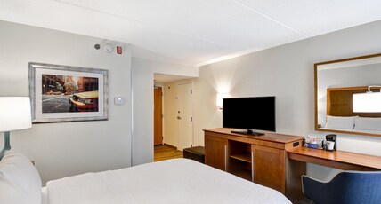 Hampton Inn Albany-Wolf Road Room Type - 1 QN ACC ROLLIN SHWR NS