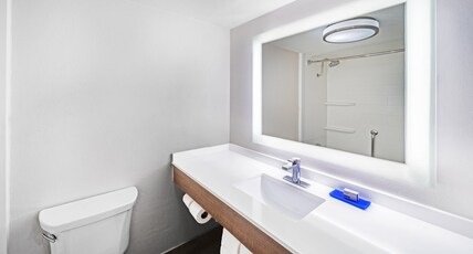 Holiday Inn Express EL PASO-CENTRAL Room Type - Queen Room with Two Queen Beds