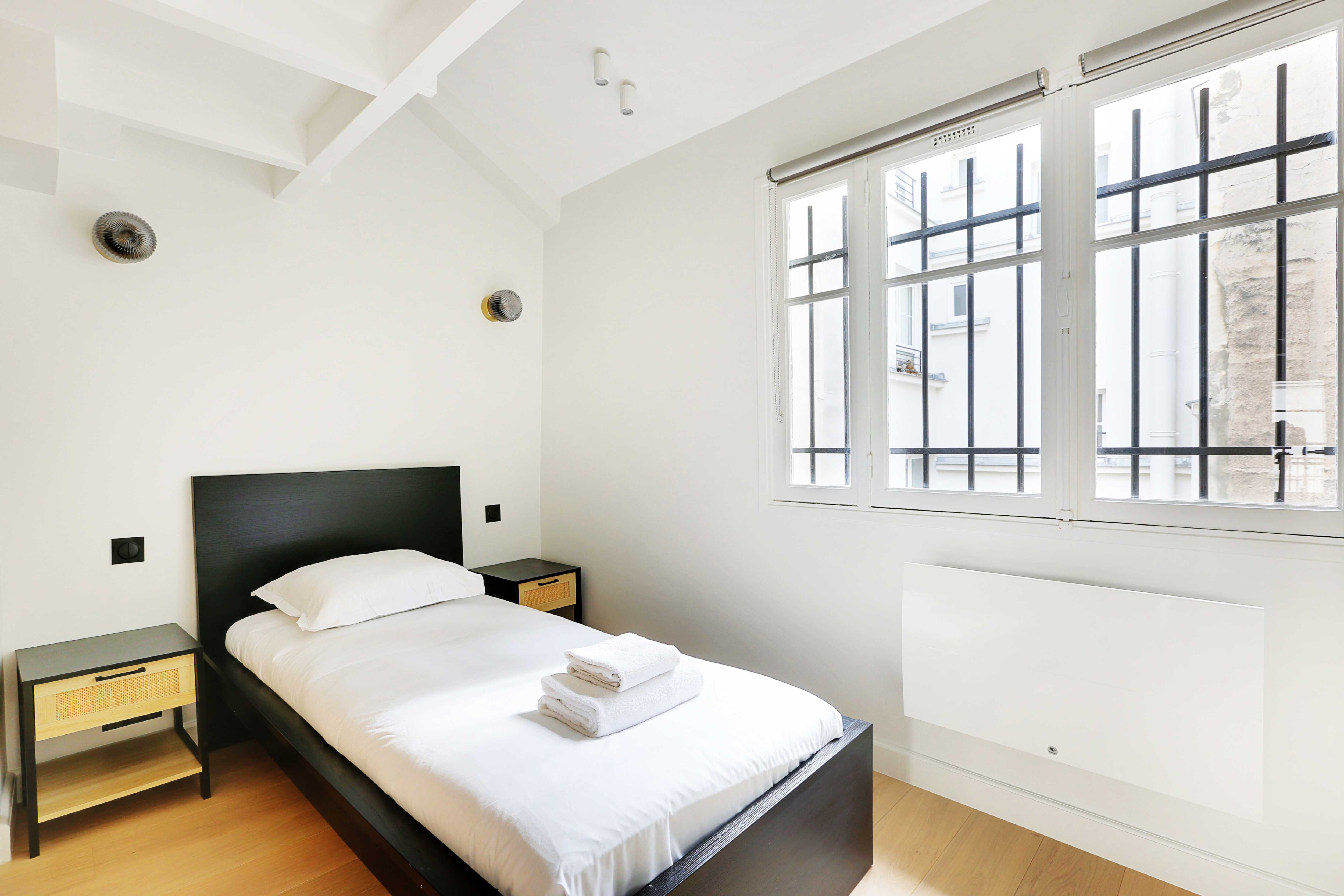 Charming air-conditioned apt for a cosy atmosphere - Tap to explore photos