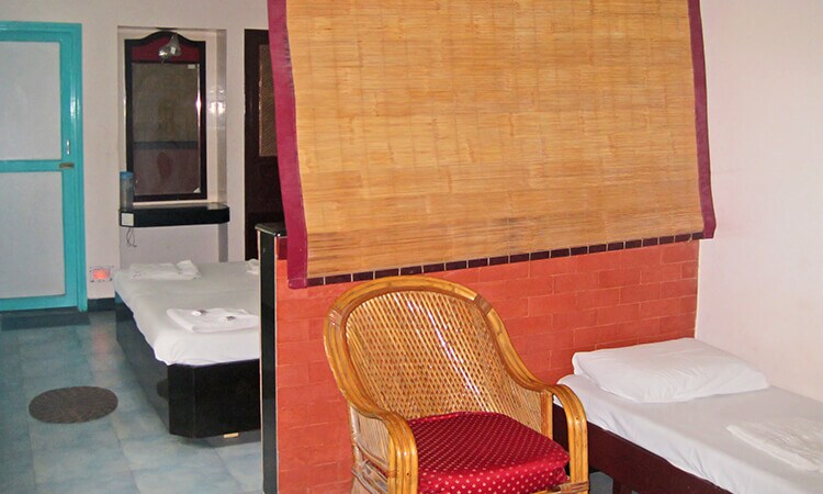 Hotel Sadhabishegam - Tap to explore photos