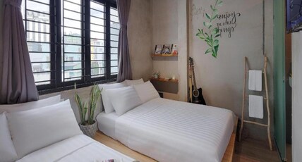 9 Hostel and Bar Room Type - Deluxe Twin Room with Private Bathroom