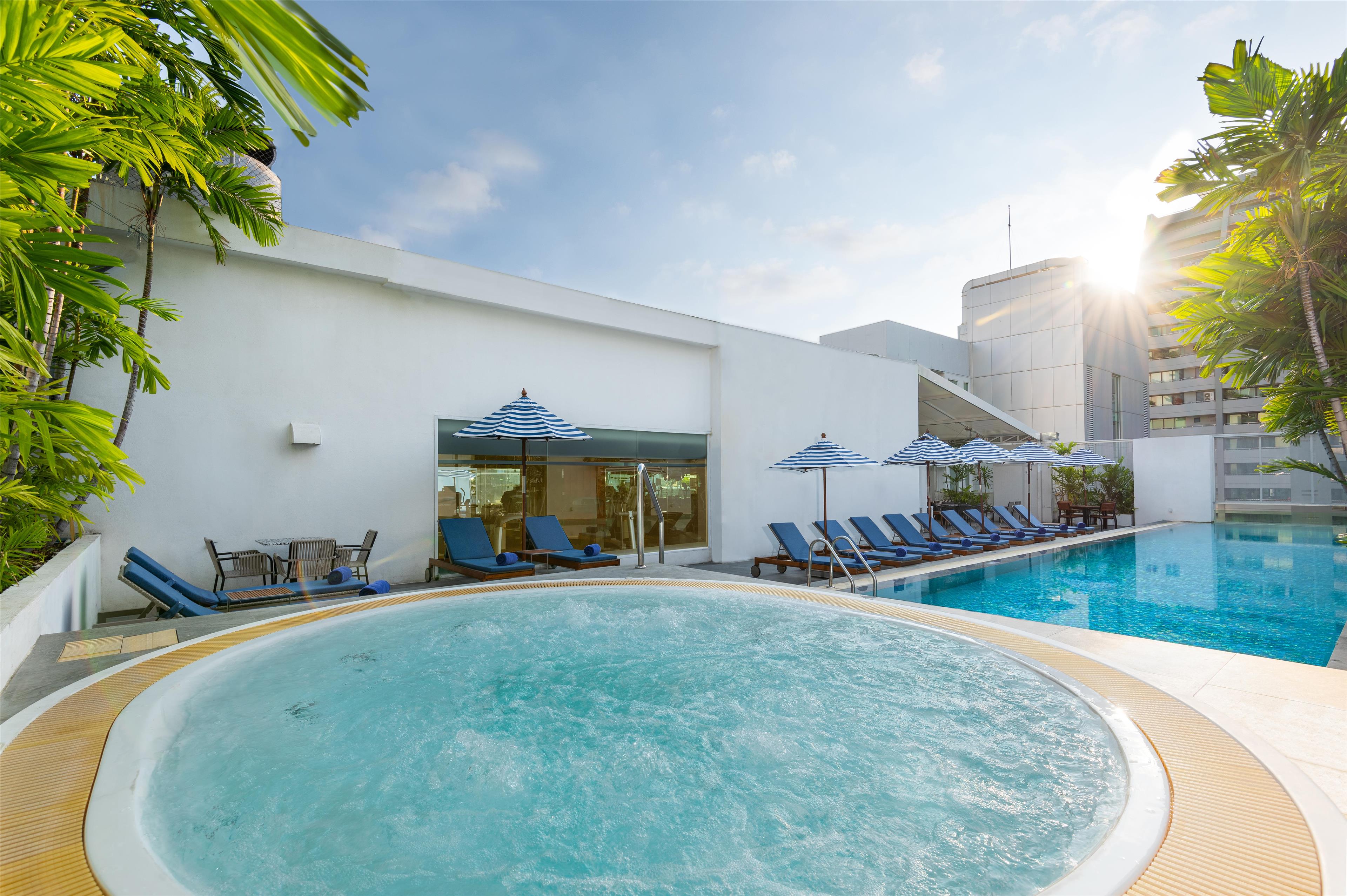 Radisson Suites Bangkok Sukhumvit - Tap to explore photos