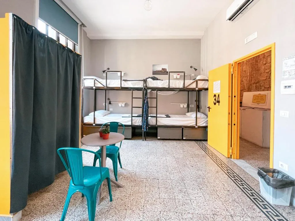 Ostello Bello Napoli Room Type - 8 Bed Private Room
