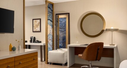 Hotel Indigo NAPERVILLE RIVERWALK, an IHG hotel Room Type - 1 King Bed Standard Balcony