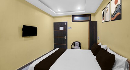 Collection O Begusarai Junction Formerly Akhand Param Room Type - Premium Deluxe Room