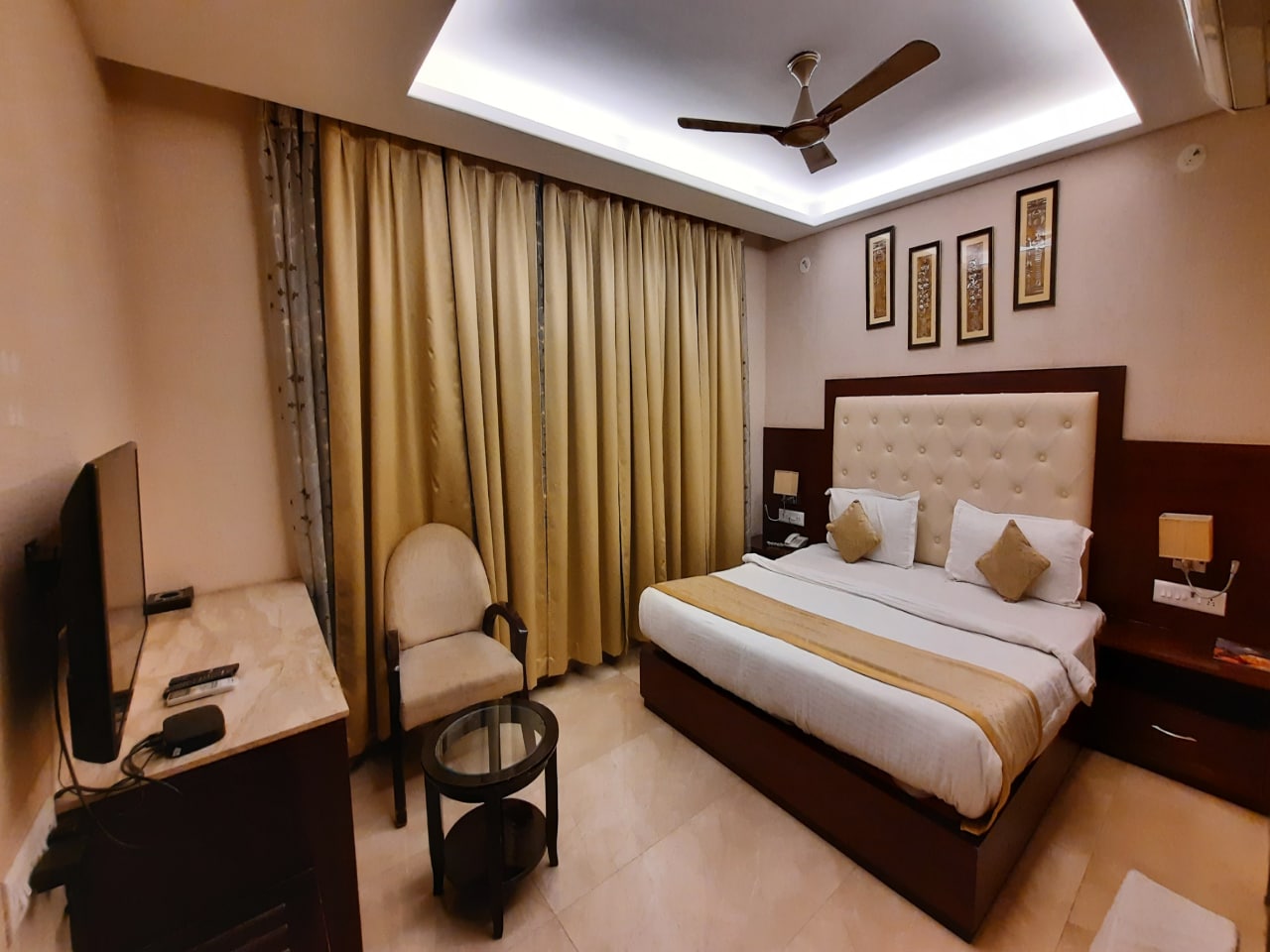 Shri Hotel Kanwar Palace - Tap to explore photos