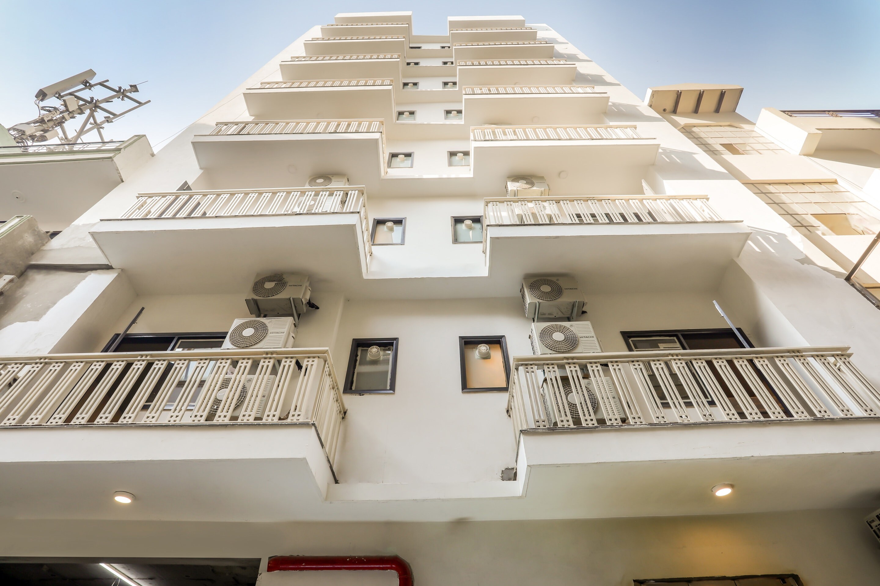 Super Collection O Le Noida Hotel Near Sector 76 Metro Station - Tap to explore photos
