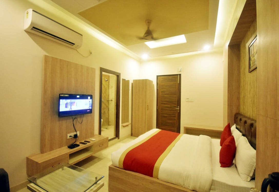 Hotel Yashpadam Continental - Tap to explore photos
