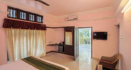 Hotel Moonlight Room Type - Suite Room AC with balcony and bathtub