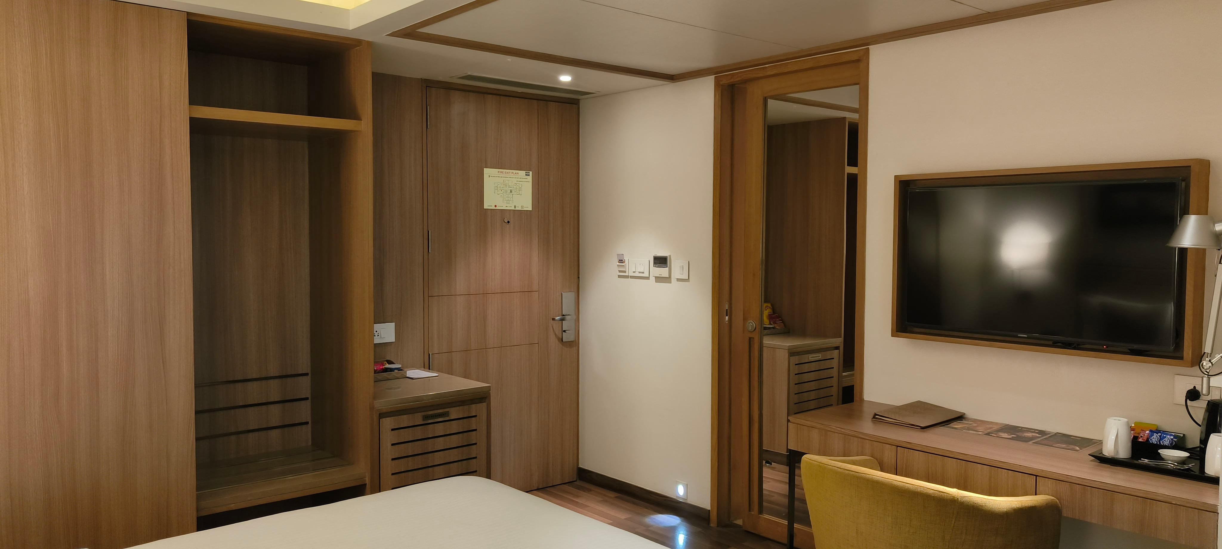 Royal Hometel Suites Dahisar - Tap to explore photos