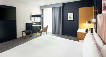 DoubleTree by Hilton Hotel Leeds City Centre Room Type - KING ACCESSIBLE ROOM