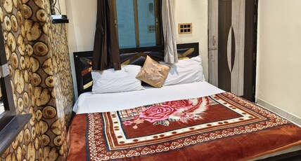 Hotel Shree Ram Palace Room Type - Deluxe Bedroom