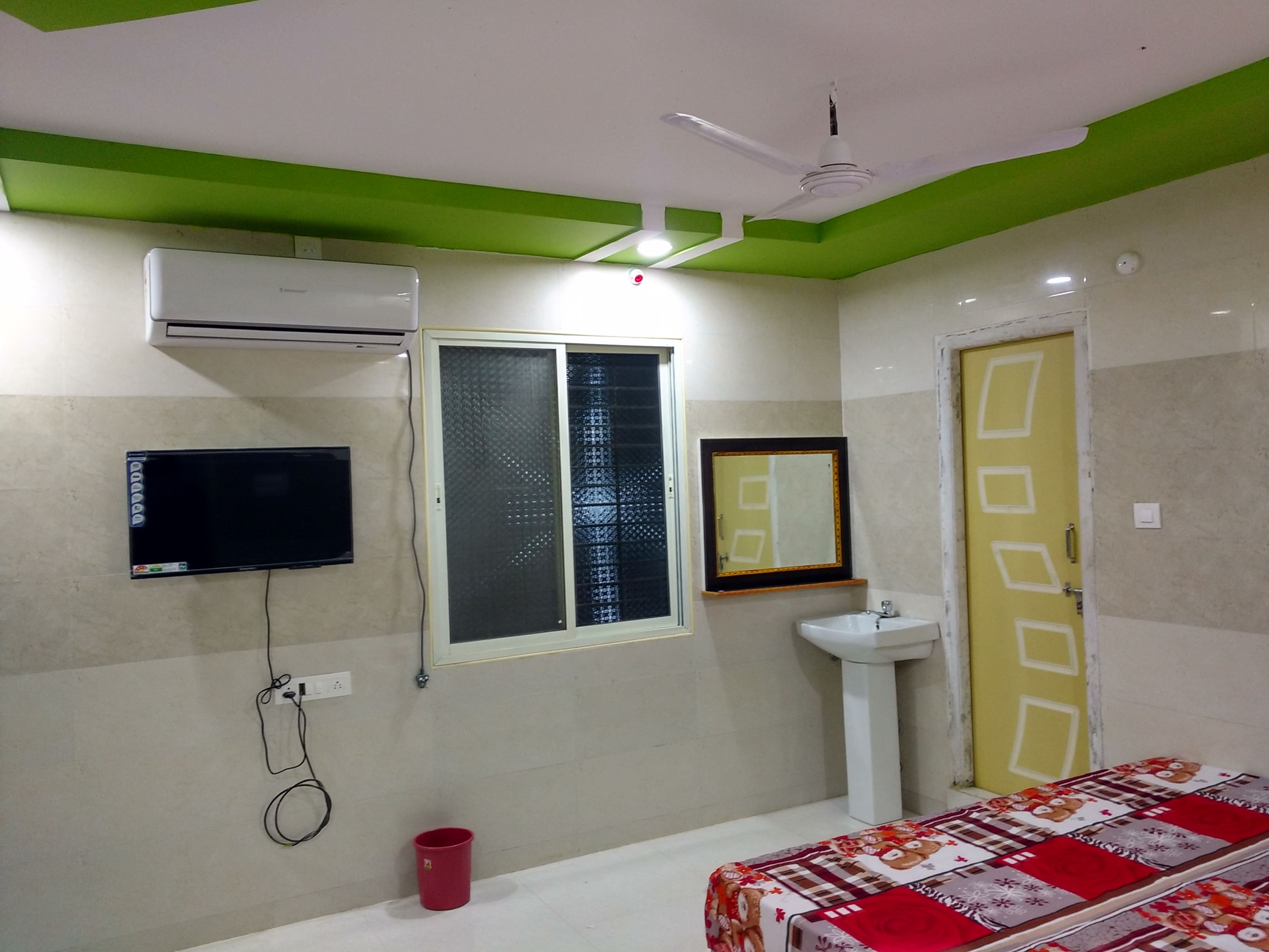 SREE GURU SANNIDHI ( A BUDGET LUXURY LODGE) - Tap to explore photos