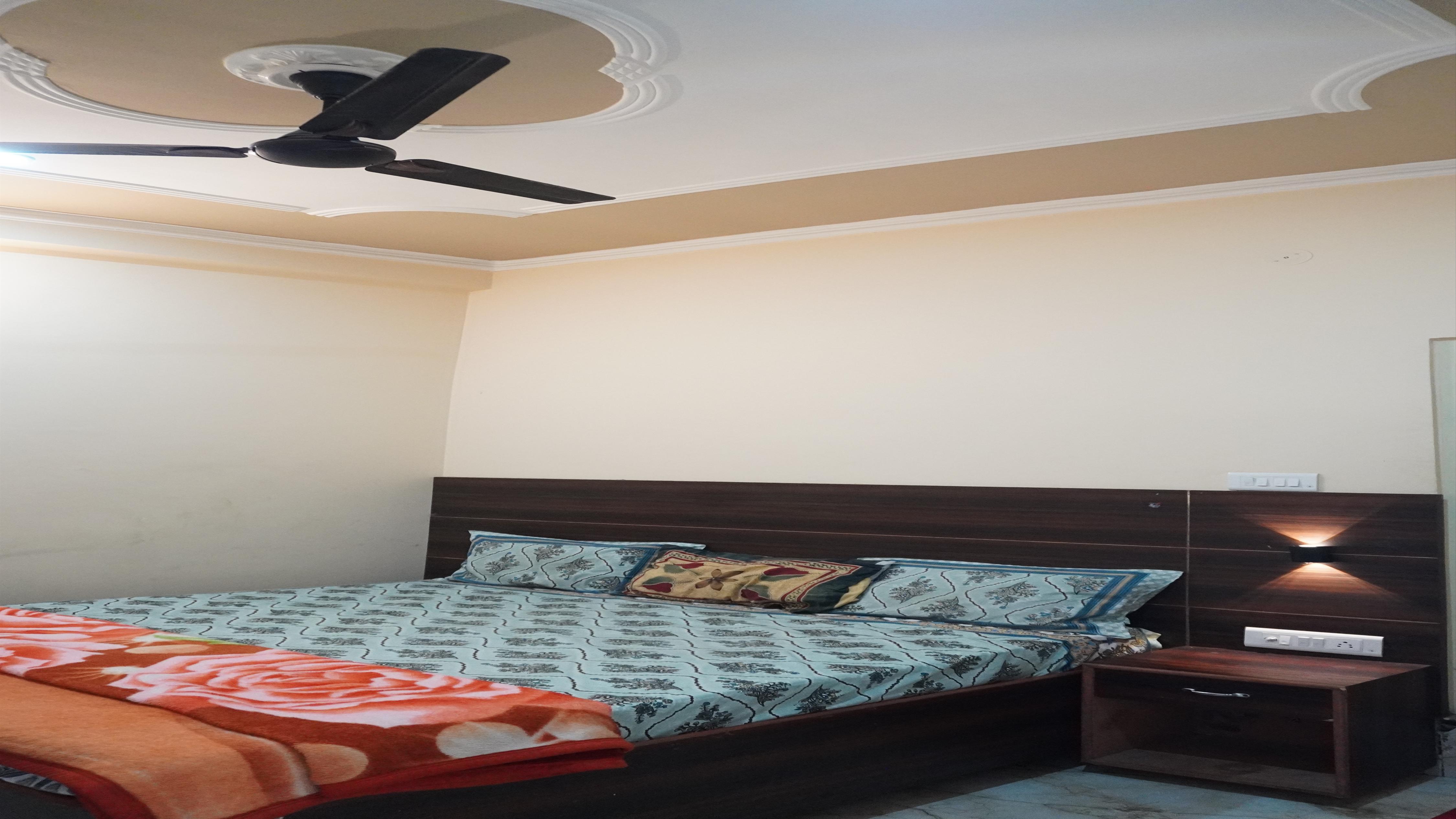 HARI OM GUEST HOUSE - Tap to explore photos