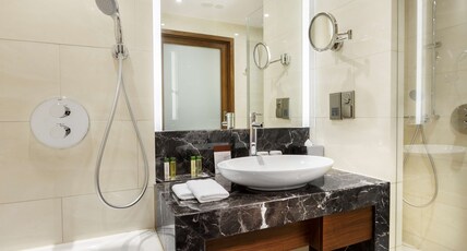 DoubleTree By Hilton Hotel & Conference Centre Warsaw Room Type - FAMILY CONNECTING ROOMS