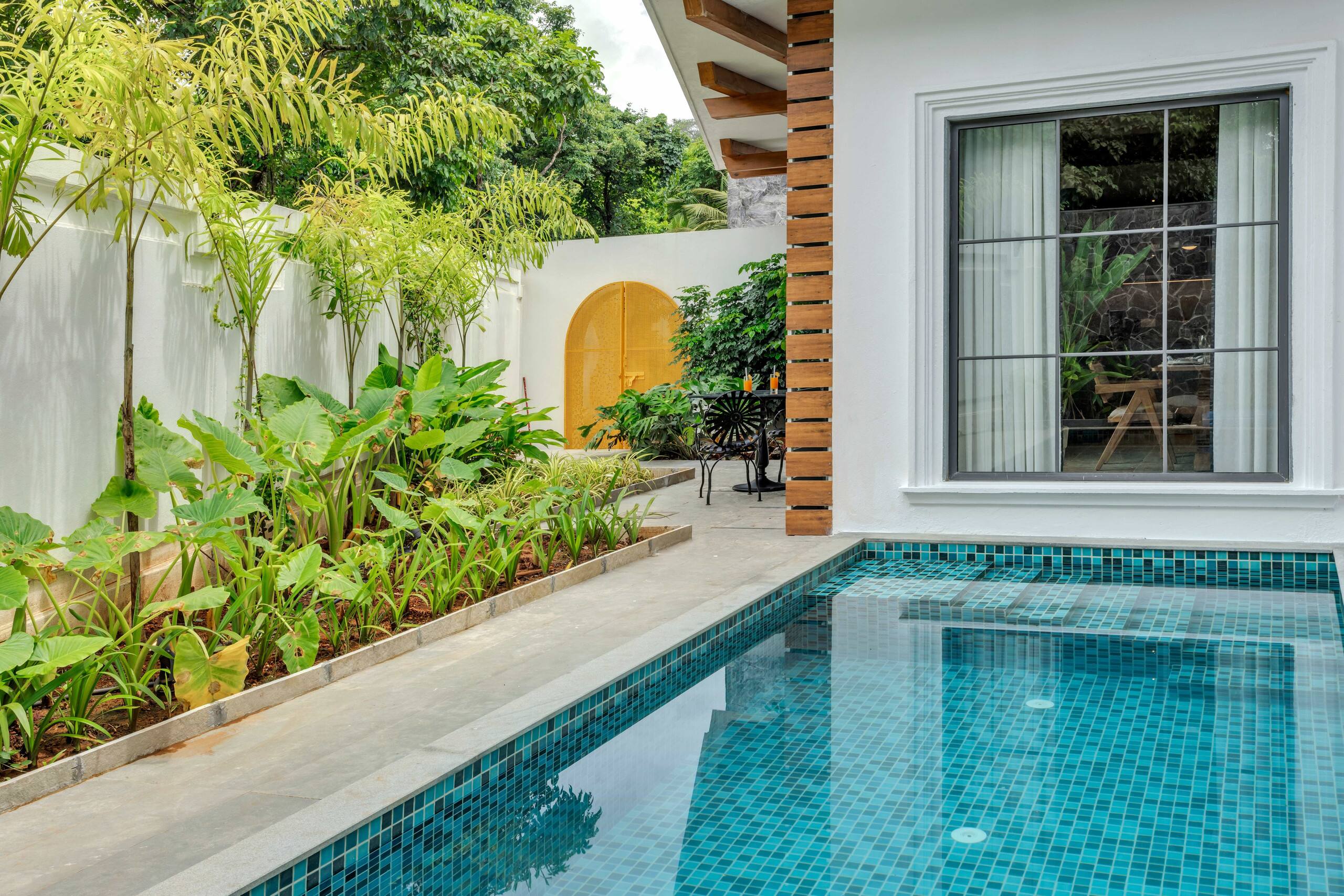 4BHK Villa Escape in Siolim - Chef - Private Pool - Tap to explore photos