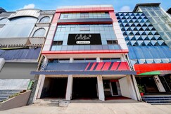 Collection O Rani Kamlapati Railway Station Formerly Silkroute Palace