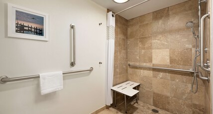 Hampton Inn Appleton-Fox River Mall Area Room Type - 1 QUEEN ACC ROLLIN SHWR