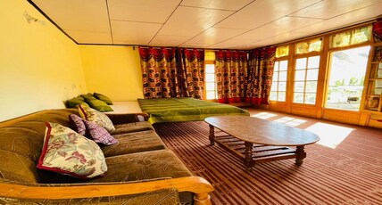 Skyabu Guest House Room Type - Deluxe Mountain View