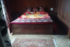 Houseboat Young Kabul