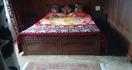 Houseboat Young Kabul Room Type - Budget Room