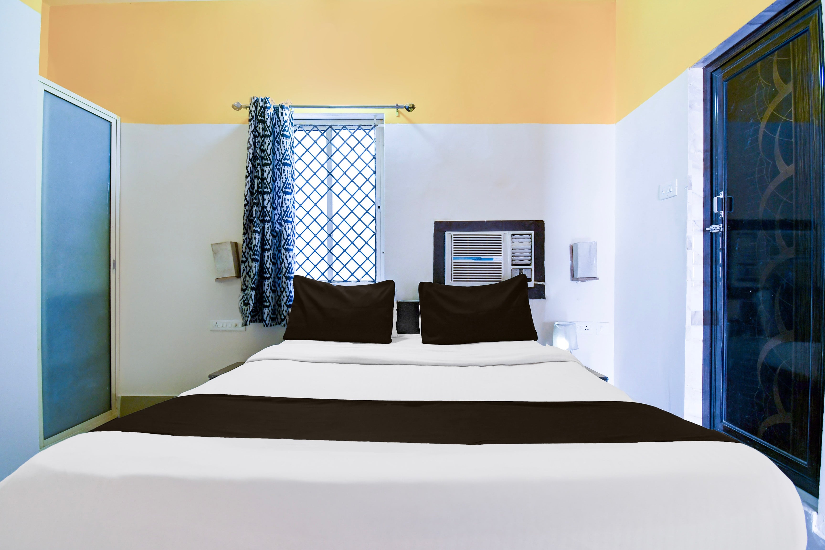 Super Hotel O Swaranpuri Near KIIT Square - Tap to explore photos