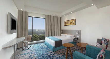 Holiday Inn Express, Kolkata Airport Room Type - Queen Bed Superior Non Smoking, Garden View